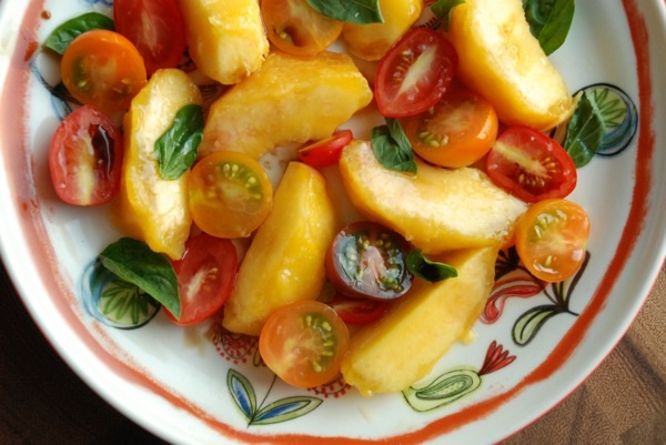 peach tomato salad
