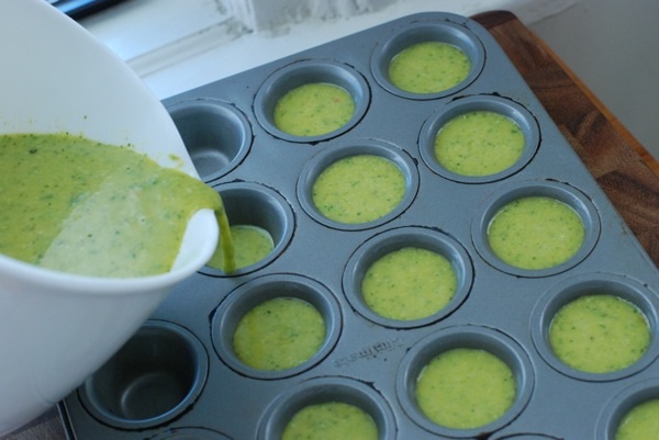 pesto frittata pouring
